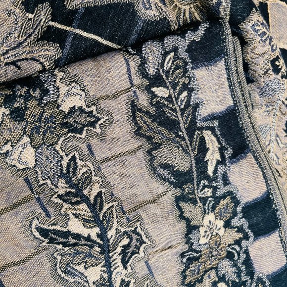 🌿 Handmade Pashmina & Viscose Scarf – Vintage Floral Design - Picture 8 of 8